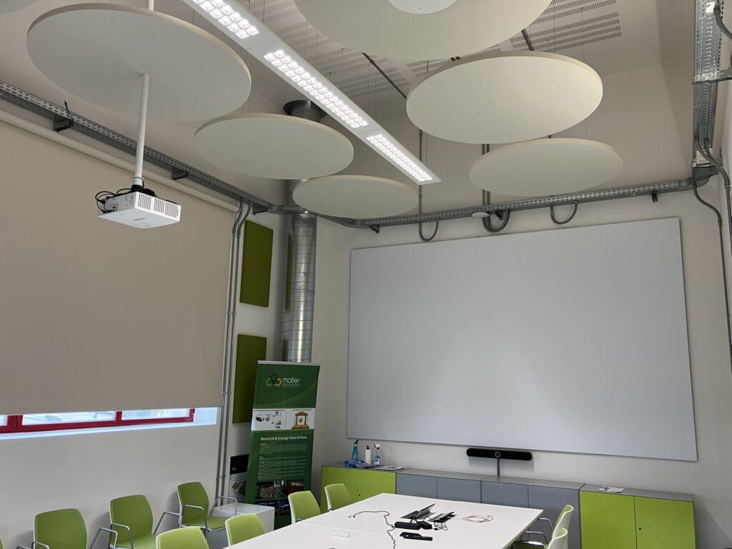 Ambiente trattato con pannelli fonoassorbenti Armonic Vision