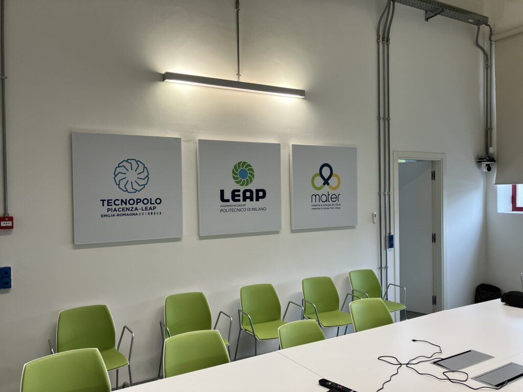 Ambiente trattato con pannelli fonoassorbenti Armonic Vision