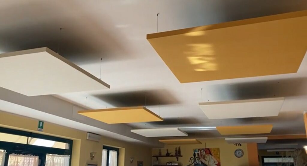 Ambiente trattato con pannelli fonoassorbenti Armonic Vision