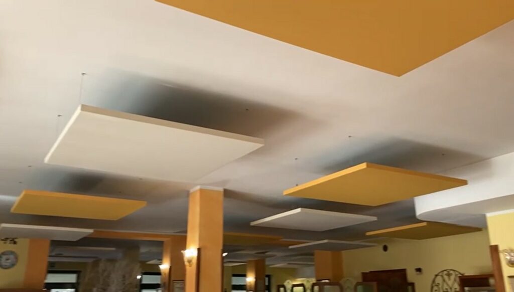 Ambiente trattato con pannelli fonoassorbenti Armonic Vision