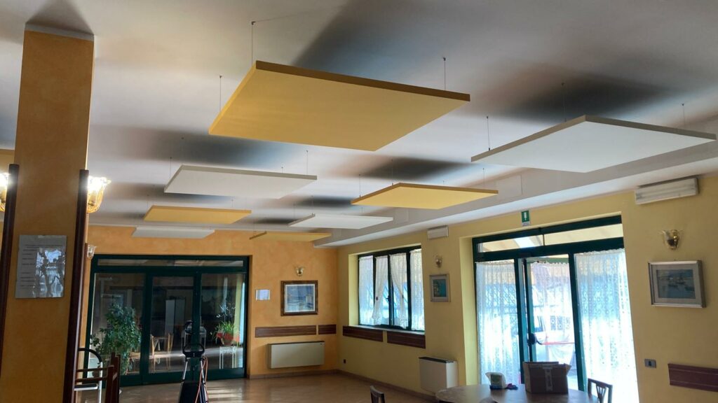 Ambiente trattato con pannelli fonoassorbenti Armonic Vision