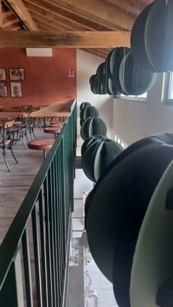 Ambiente trattato con pannelli fonoassorbenti Armonic Vision