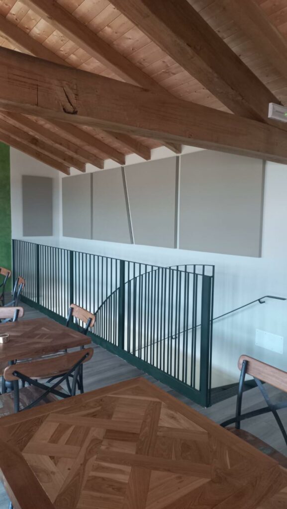 Ambiente trattato con pannelli fonoassorbenti Armonic Vision