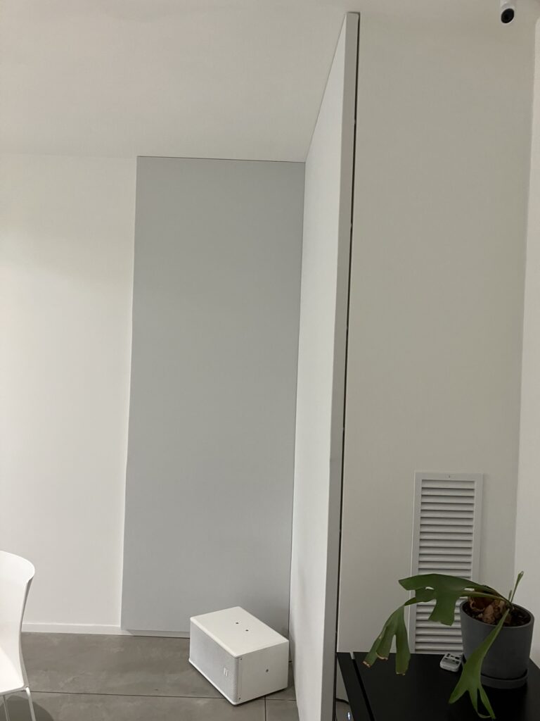 Ambiente trattato con pannelli fonoassorbenti Armonic Vision