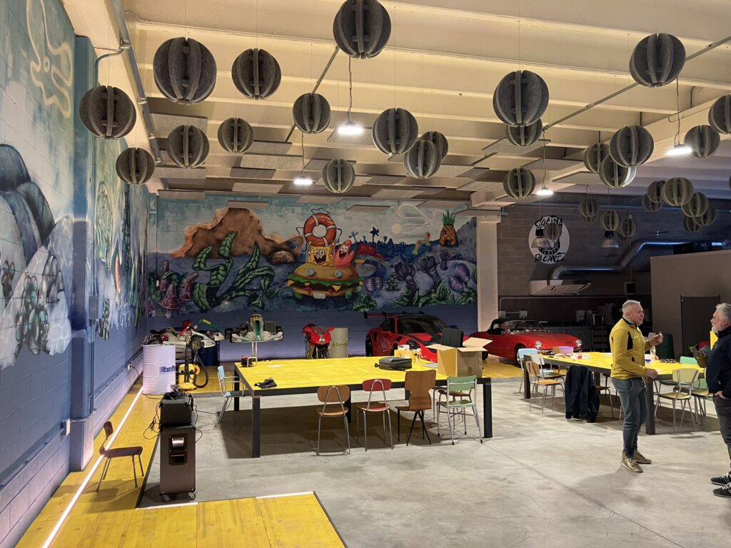 Ambiente trattato con pannelli fonoassorbenti Armonic Vision