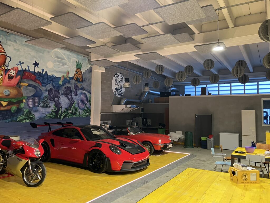 Ambiente trattato con pannelli fonoassorbenti Armonic Vision