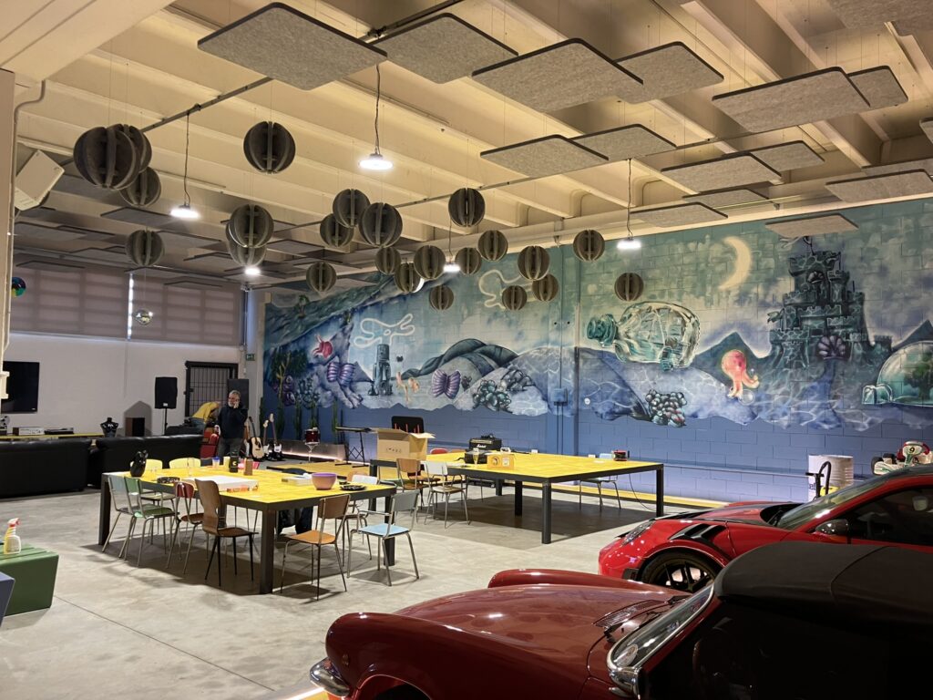 Ambiente trattato con pannelli fonoassorbenti Armonic Vision